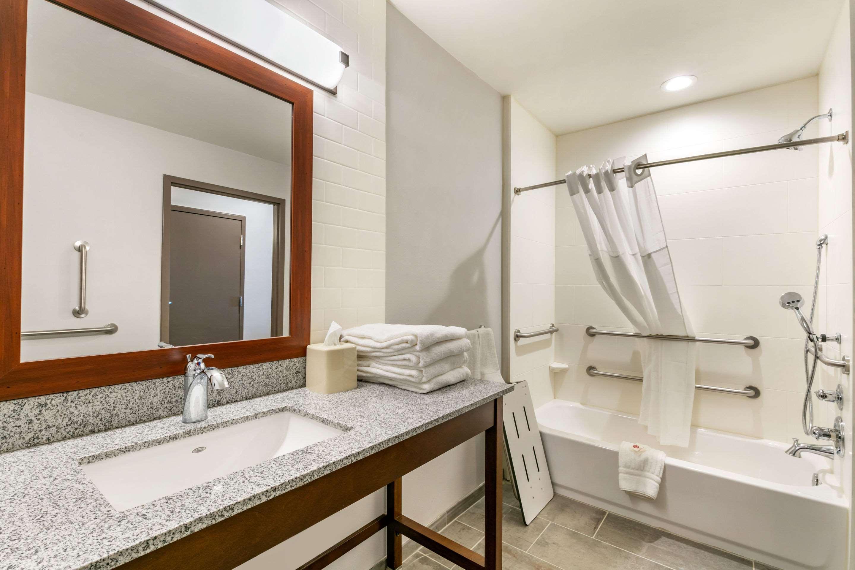 Comfort Suites North Тупело Экстерьер фото