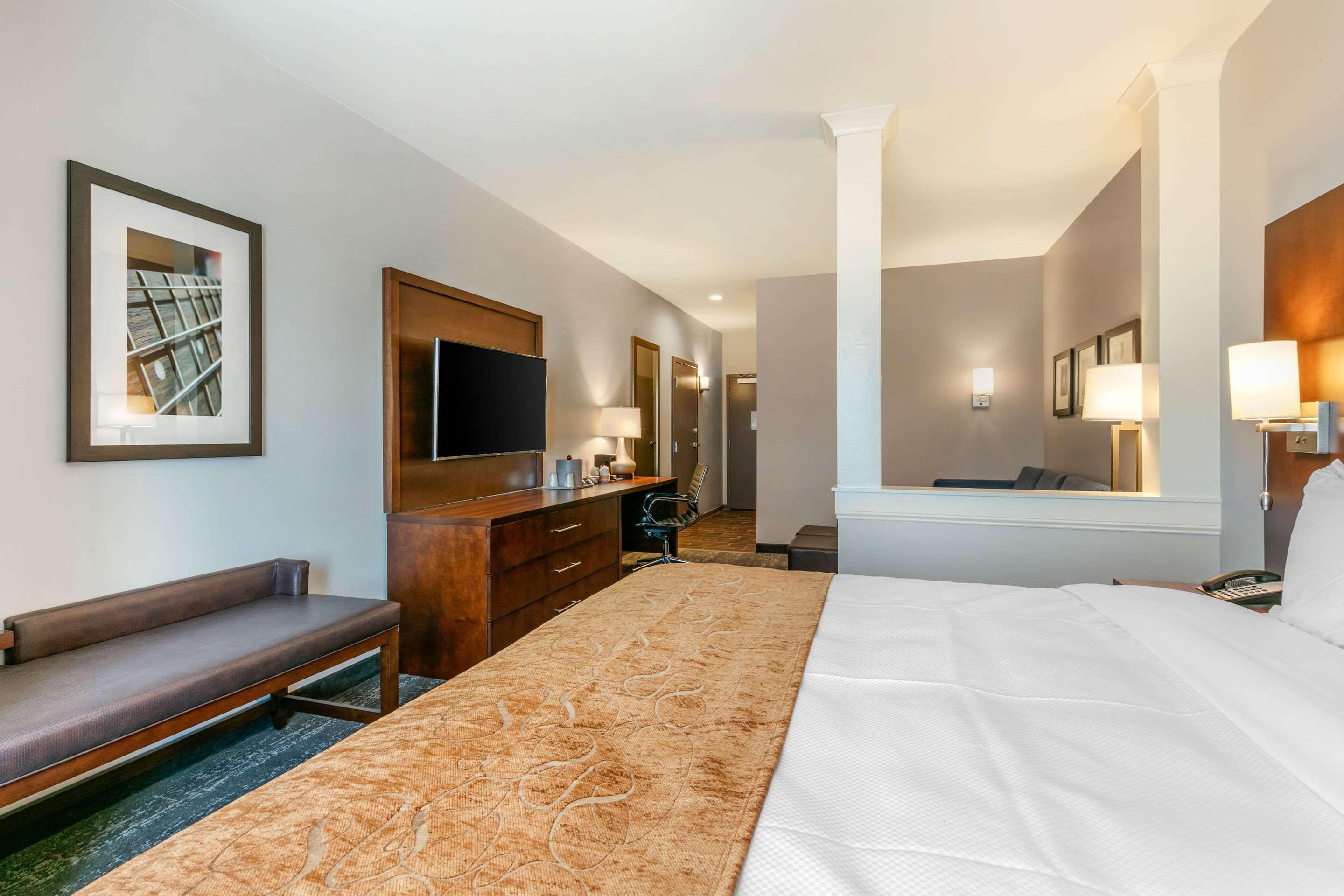 Comfort Suites North Тупело Экстерьер фото