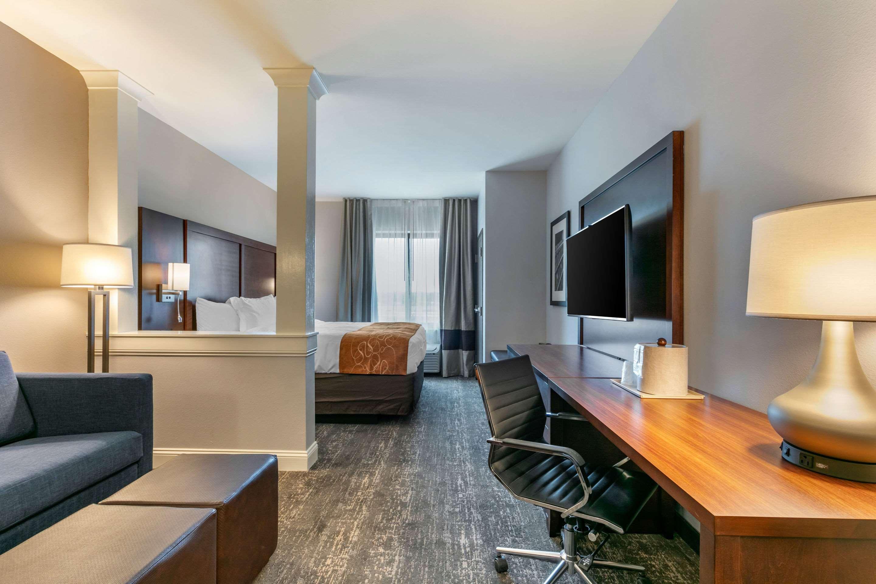 Comfort Suites North Тупело Экстерьер фото