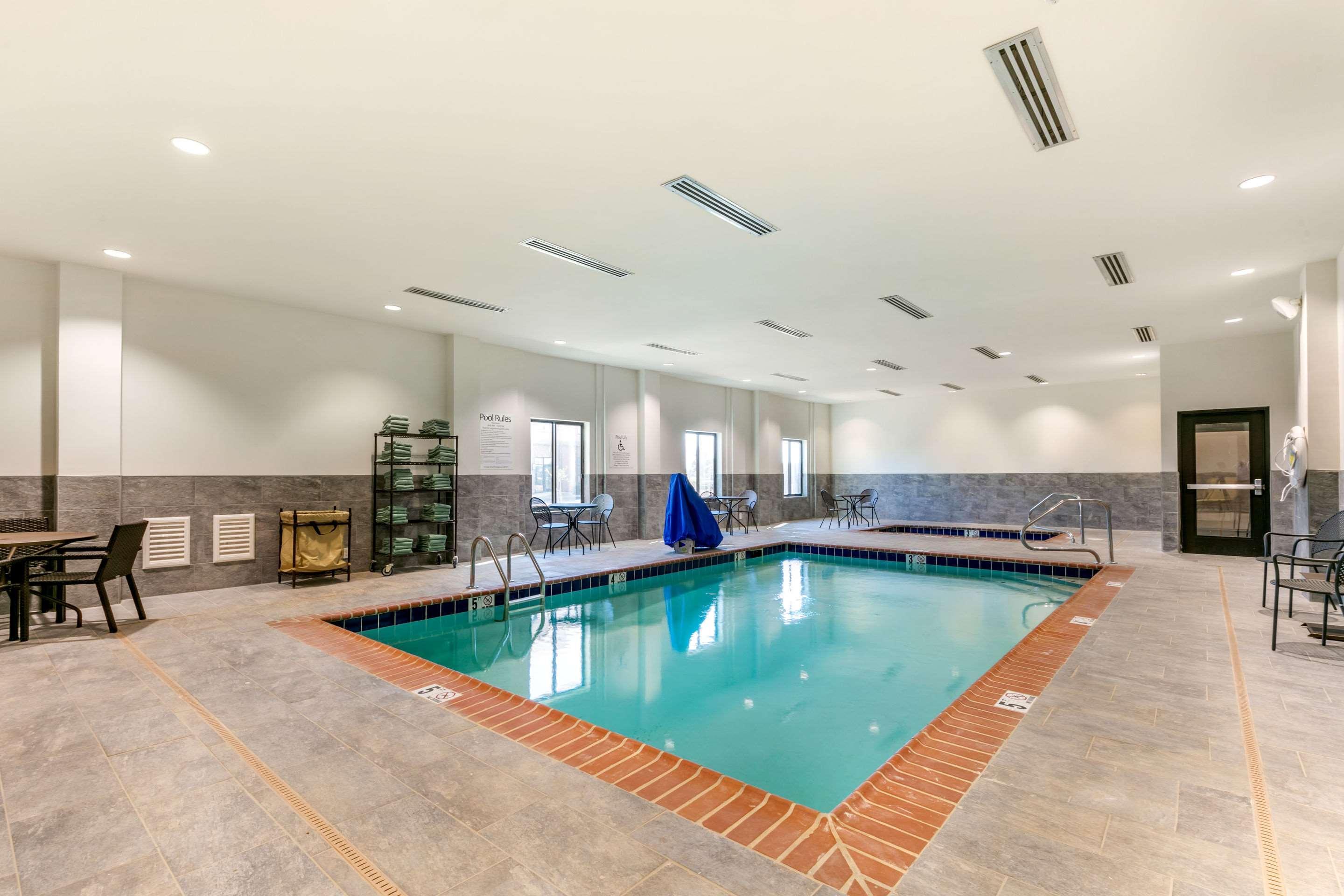 Comfort Suites North Тупело Экстерьер фото