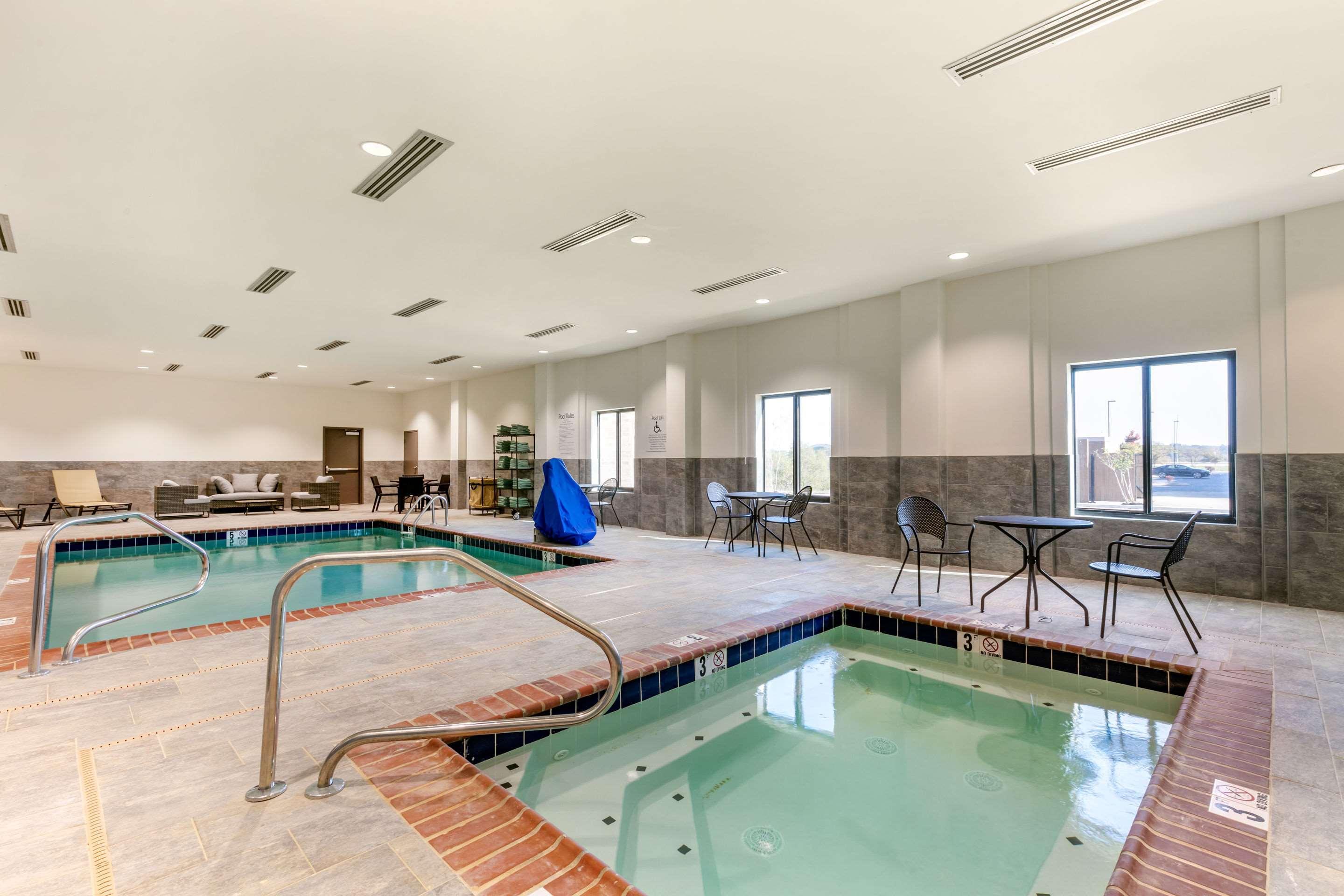 Comfort Suites North Тупело Экстерьер фото