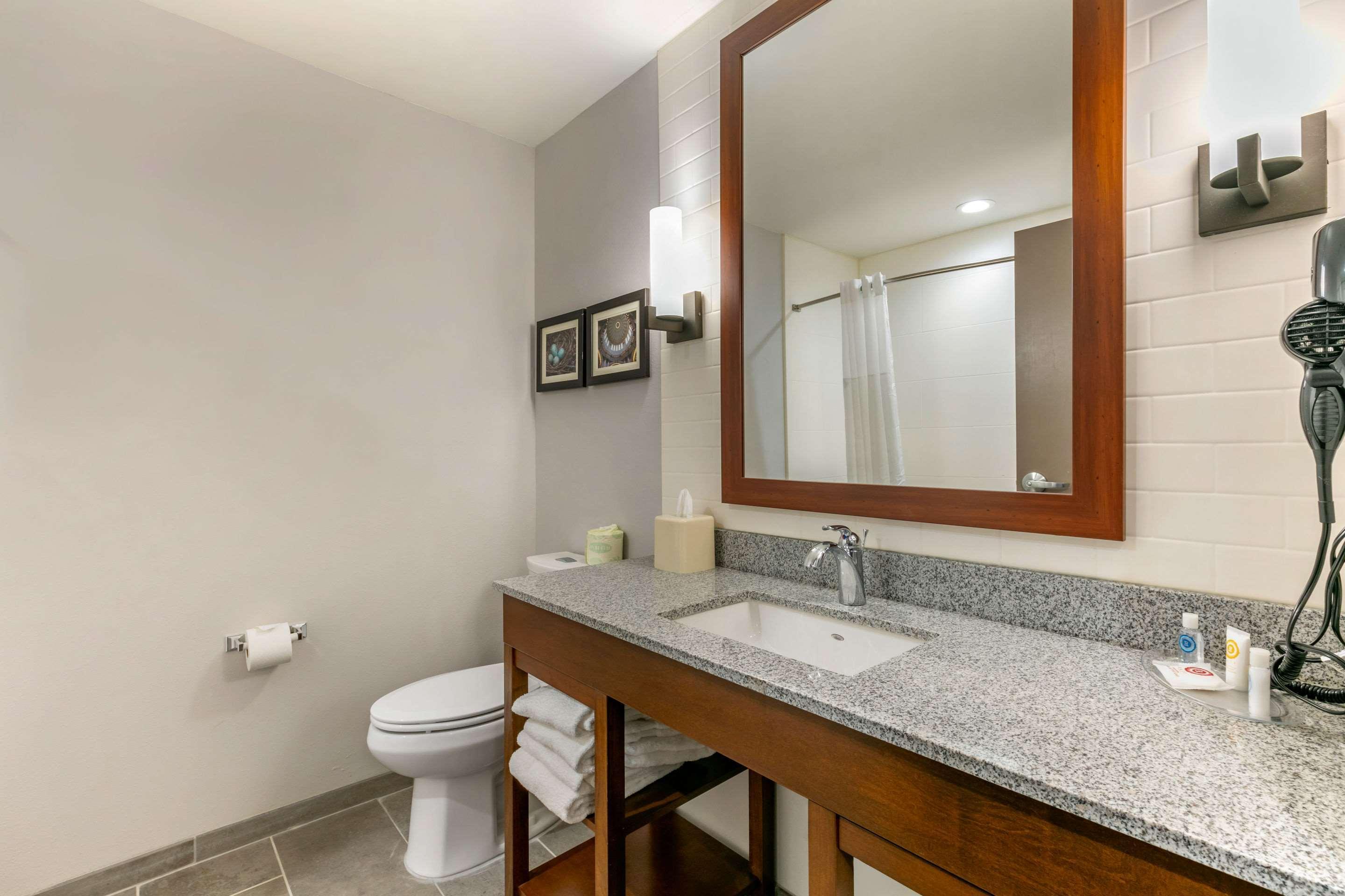Comfort Suites North Тупело Экстерьер фото
