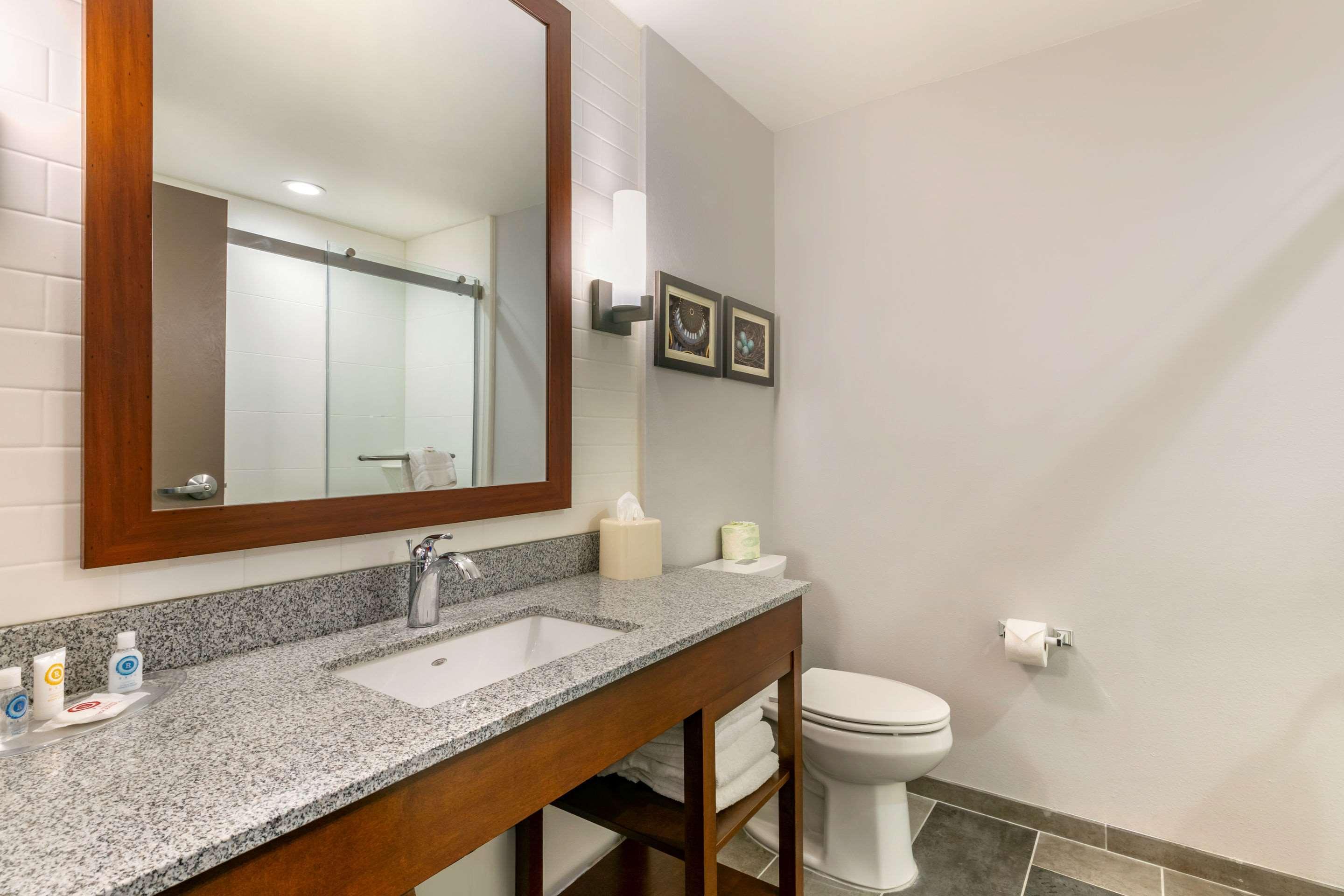 Comfort Suites North Тупело Экстерьер фото