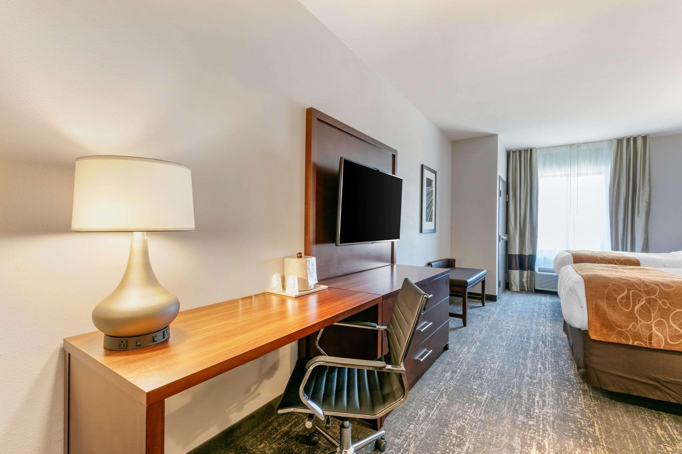 Comfort Suites North Тупело Экстерьер фото