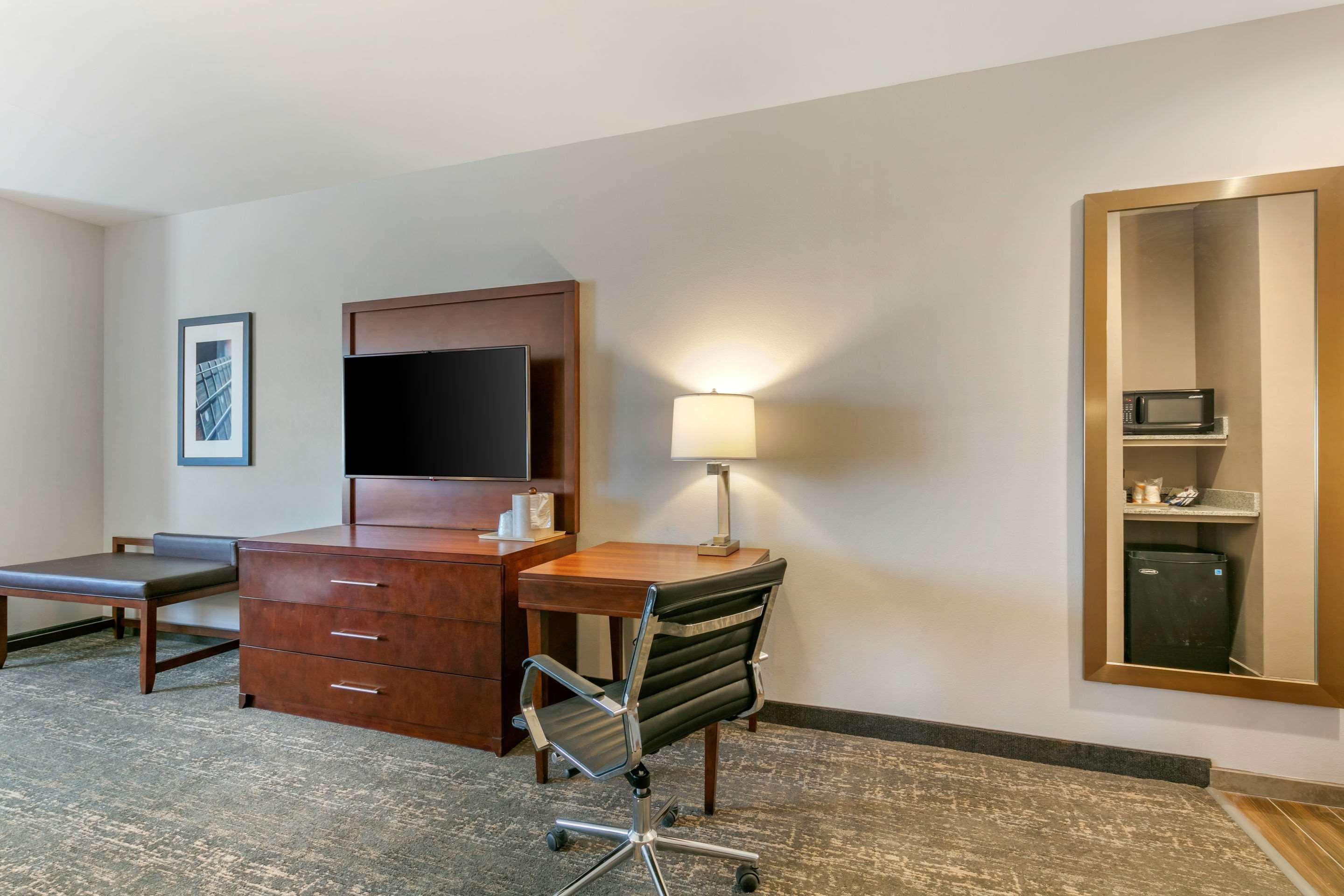 Comfort Suites North Тупело Экстерьер фото