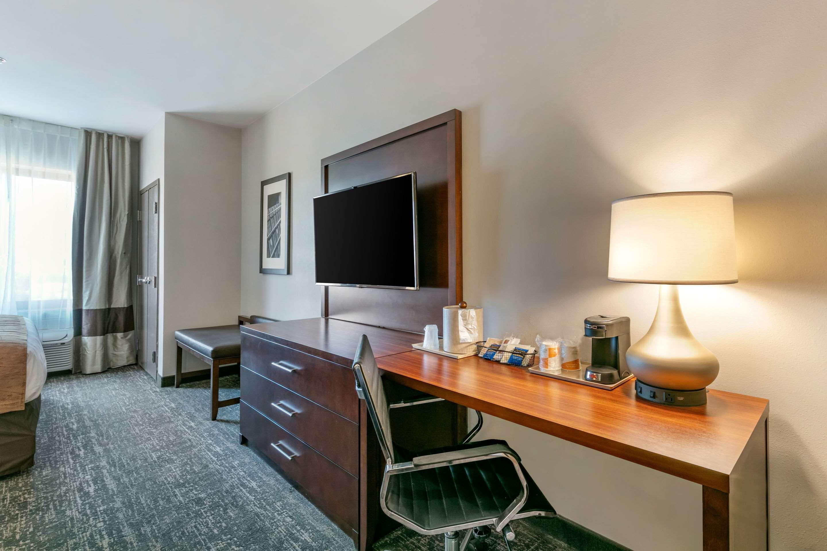 Comfort Suites North Тупело Экстерьер фото