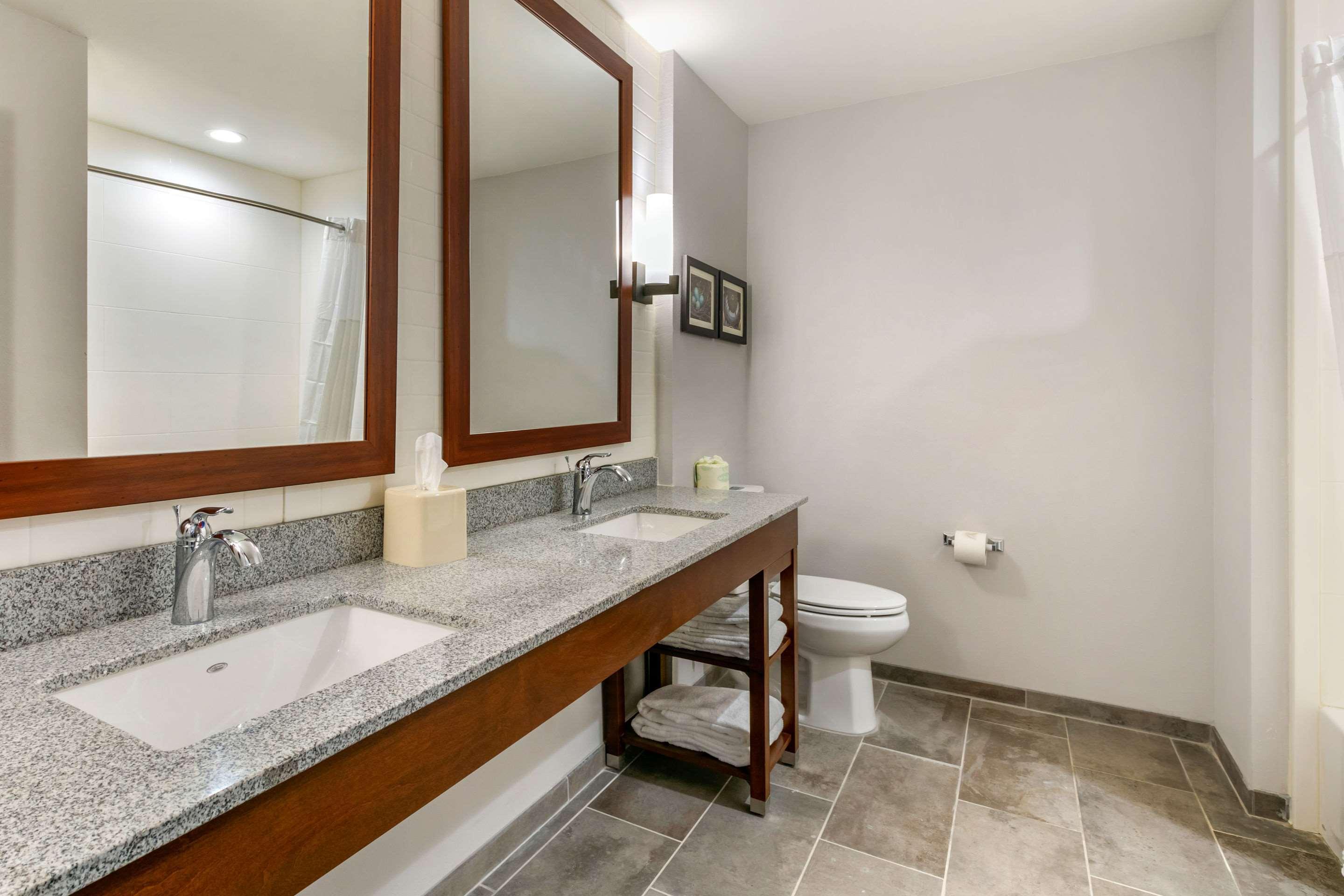 Comfort Suites North Тупело Экстерьер фото