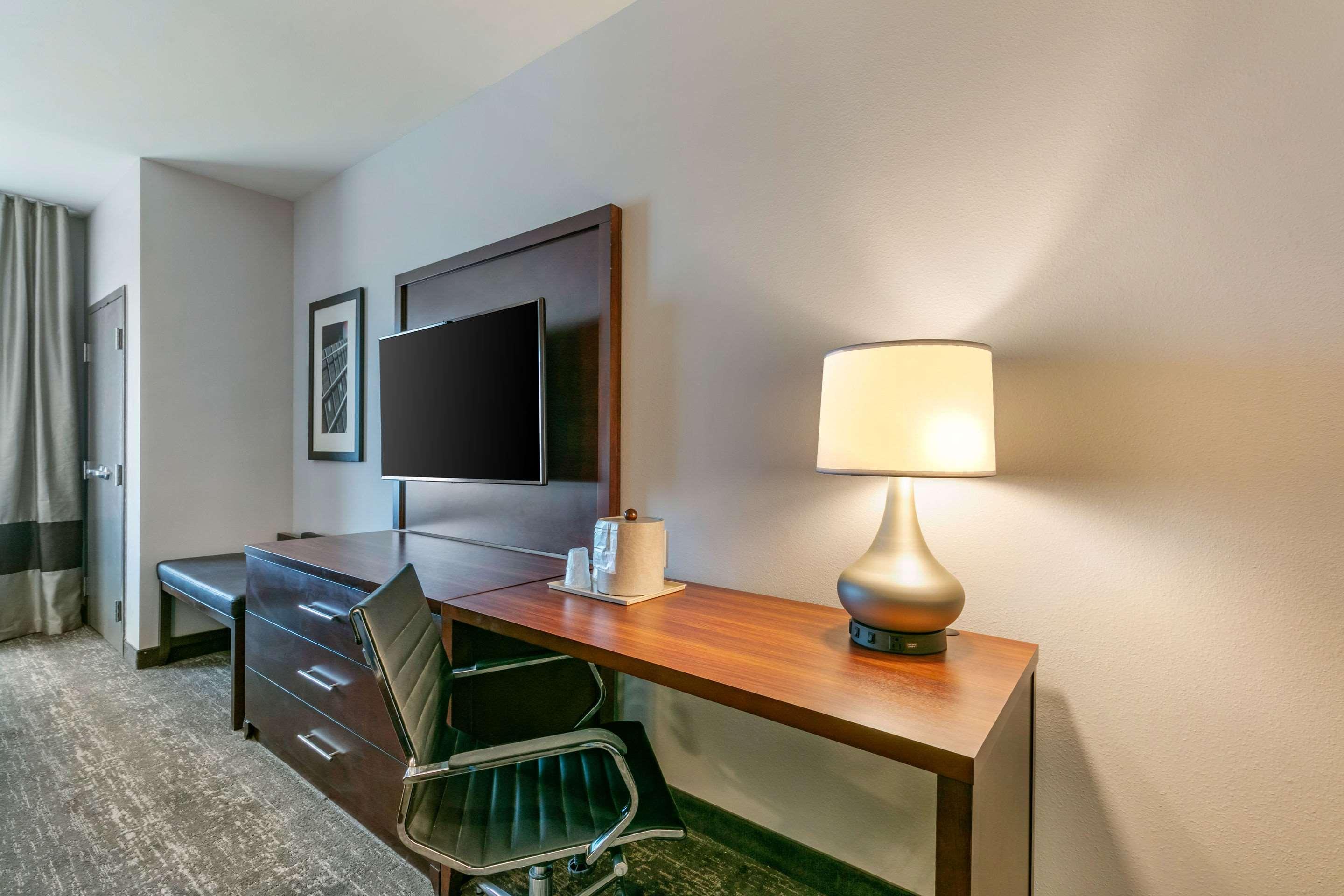 Comfort Suites North Тупело Экстерьер фото